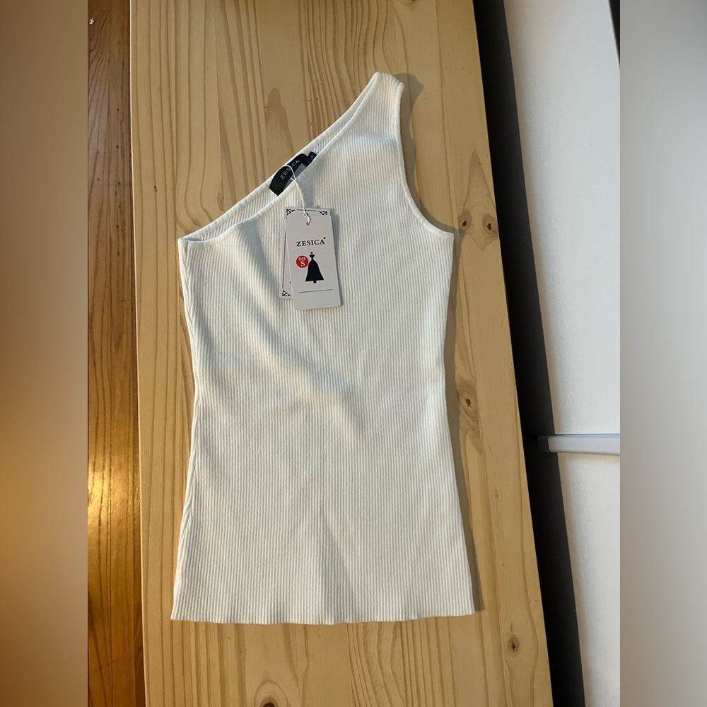 NWT - One-Shoulder Ribbed Top - Picture 3 of 6